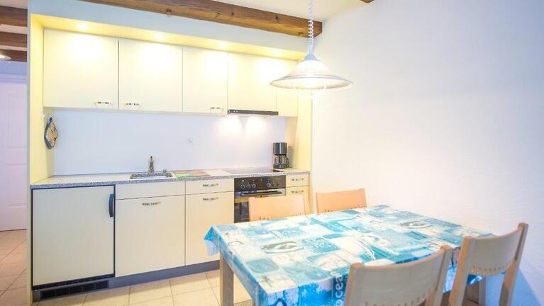 Küche, Ferienwohnung Davos, Swiss Engineering | © Luzia Schär