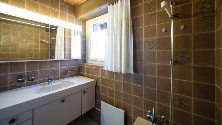 Badezimmer 2, Ferienwohnung Davos, Swiss Engineering | © Luzia Schär