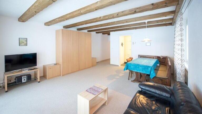 Wohnbereich 2, Ferienwohnung Davos, Swiss Engineering | © Luzia Schär