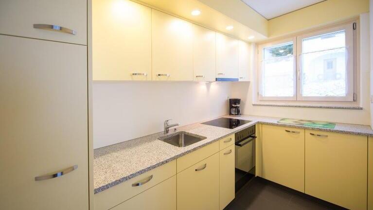 Küche, Ferienwohnung Davos, Swiss Engineering | © Luzia Schär