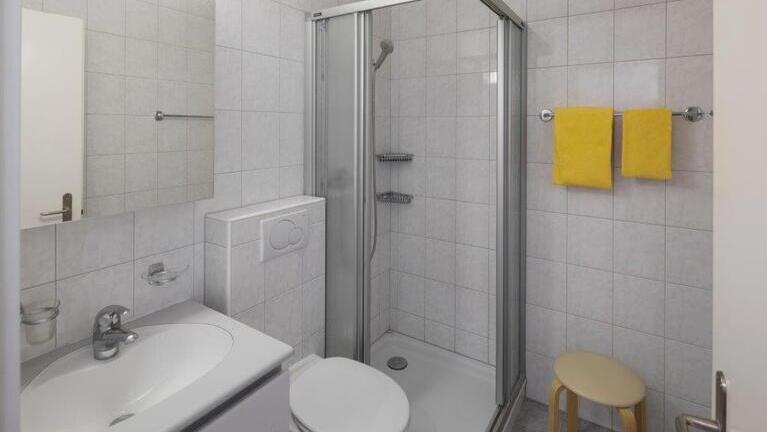 Badezimmer, Ferienwohnung Leukerbad, Swiss Engineering | © privat