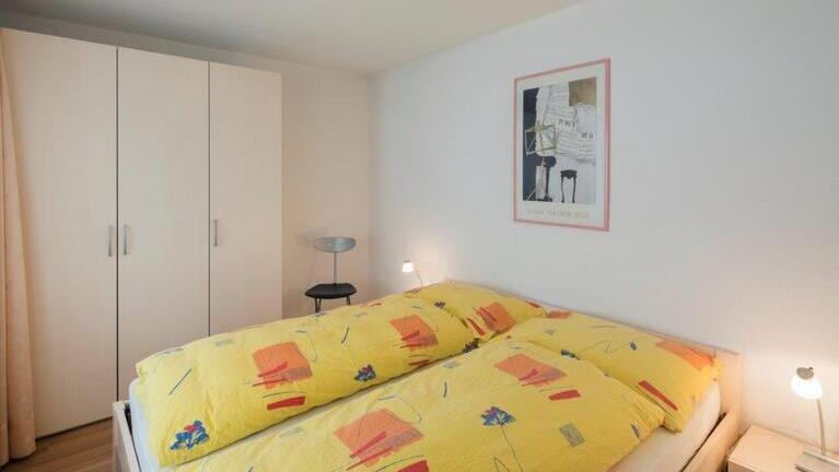 Schlafzimmer, Ferienwohnung Leukerbad, Swiss Engineering | © privat