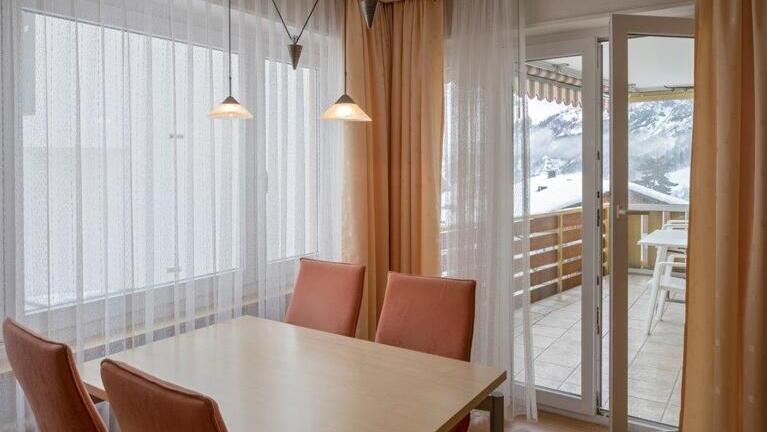 Esstisch, Ferienwohnung Leukerbad, Swiss Engineering | © privat