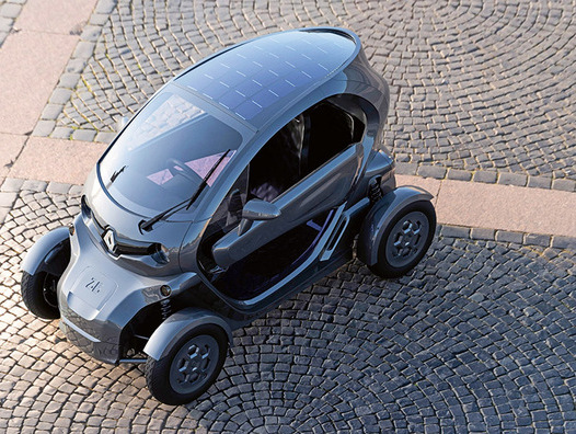 Dieser Renault Twizy wird beim CSEM mit einem Solardach aus Kunststoff und einer selbst entwickelten Batterie ausgerüstet. | © Leonardo Panattoni