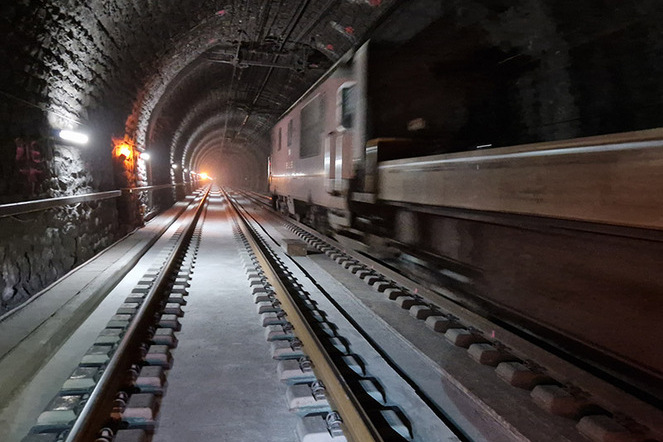 Betonfahrbahn im Lötschberg-Scheiteltunnel. | © BLS