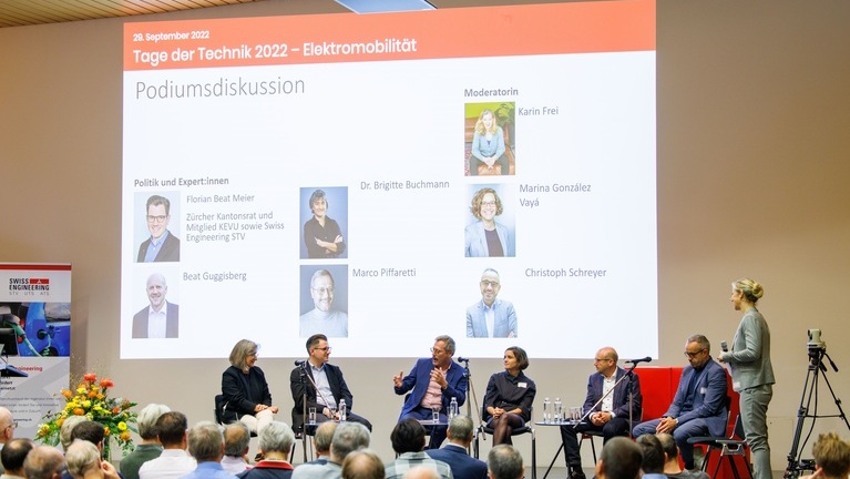 Tage der Technik 2022, Elektromobilität, Podiumsdiskussion, Swiss Engineering | © Nicolas Zonvi