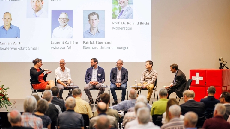 Podiumsdisskusion an den Tagen der Technik 2023 zum Thema Ressourcenknappheit, Swiss Engineering | © Nicolas Zonvi
