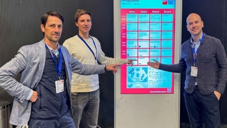 E-Mobility-Trends: Key-Note-Speaker Dietmar Adam von Swiss Engineering, gemeinsam mit Dr. Maximilian Richter und Sandrto Schopfer | © Gregor Hubbuch, Swiss Engineering